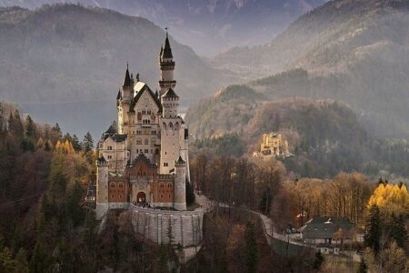 Neuschwanstein Castle Germany - Helmut_Kroiss / Pixabay